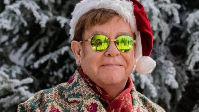 Elton John rivela quale frase vuole sia scritta sulla sua lapide