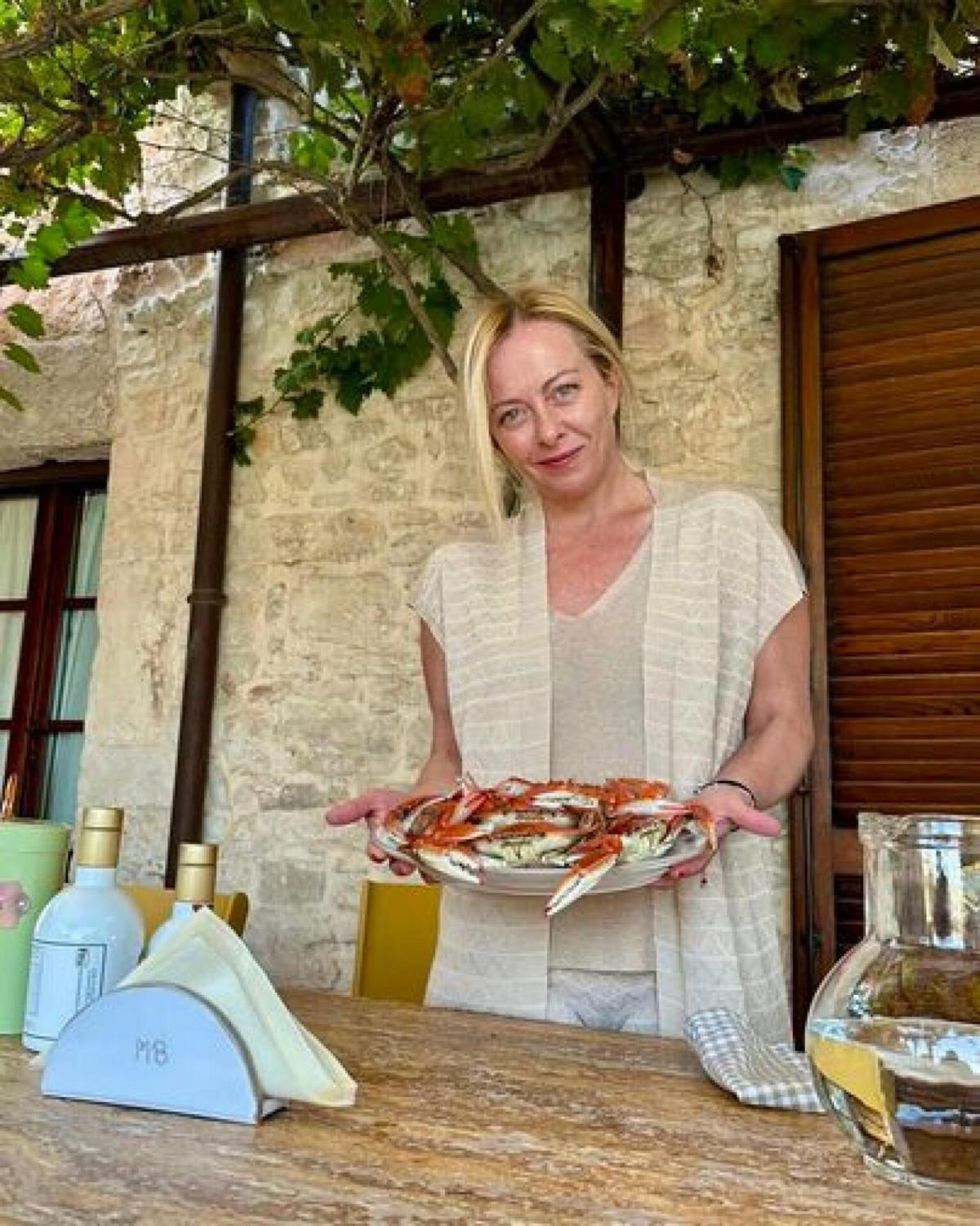 Granchio blu, dalla guerra nei mari alla cucina: Meloni e Lollobrig…