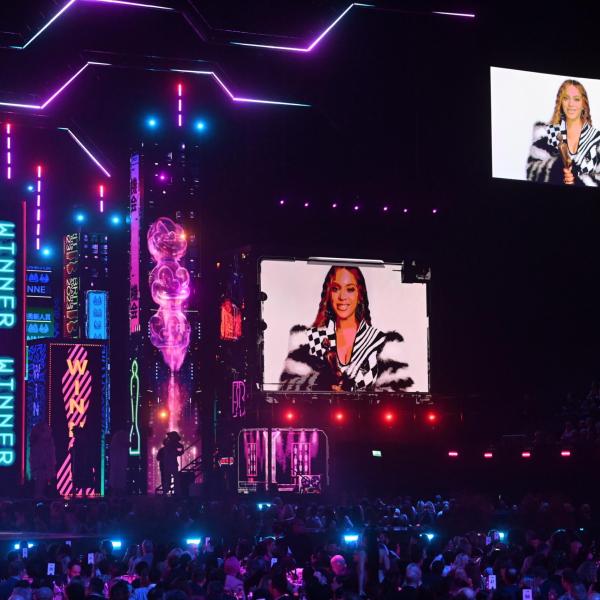 Madonna al concerto di Beyoncé, l’omaggio alla regina del pop duran…