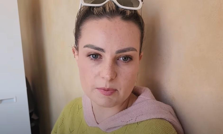 Chi è Molly Burke, la beauty influencer cieca con 3 milioni di follower che combatte le disabilità