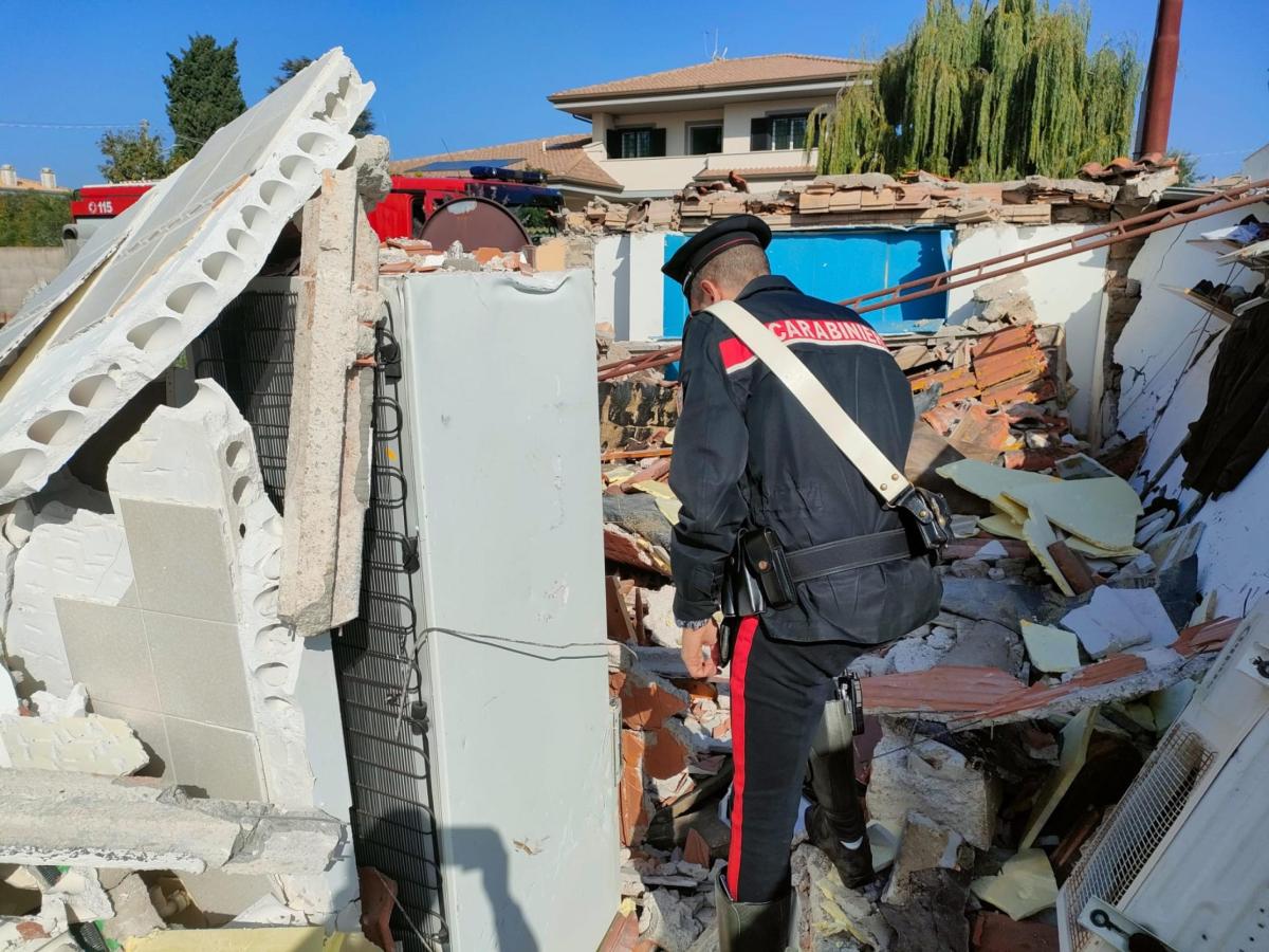 Nuoro, esplosione in una villetta. Ferita una coppia di anziani, di…