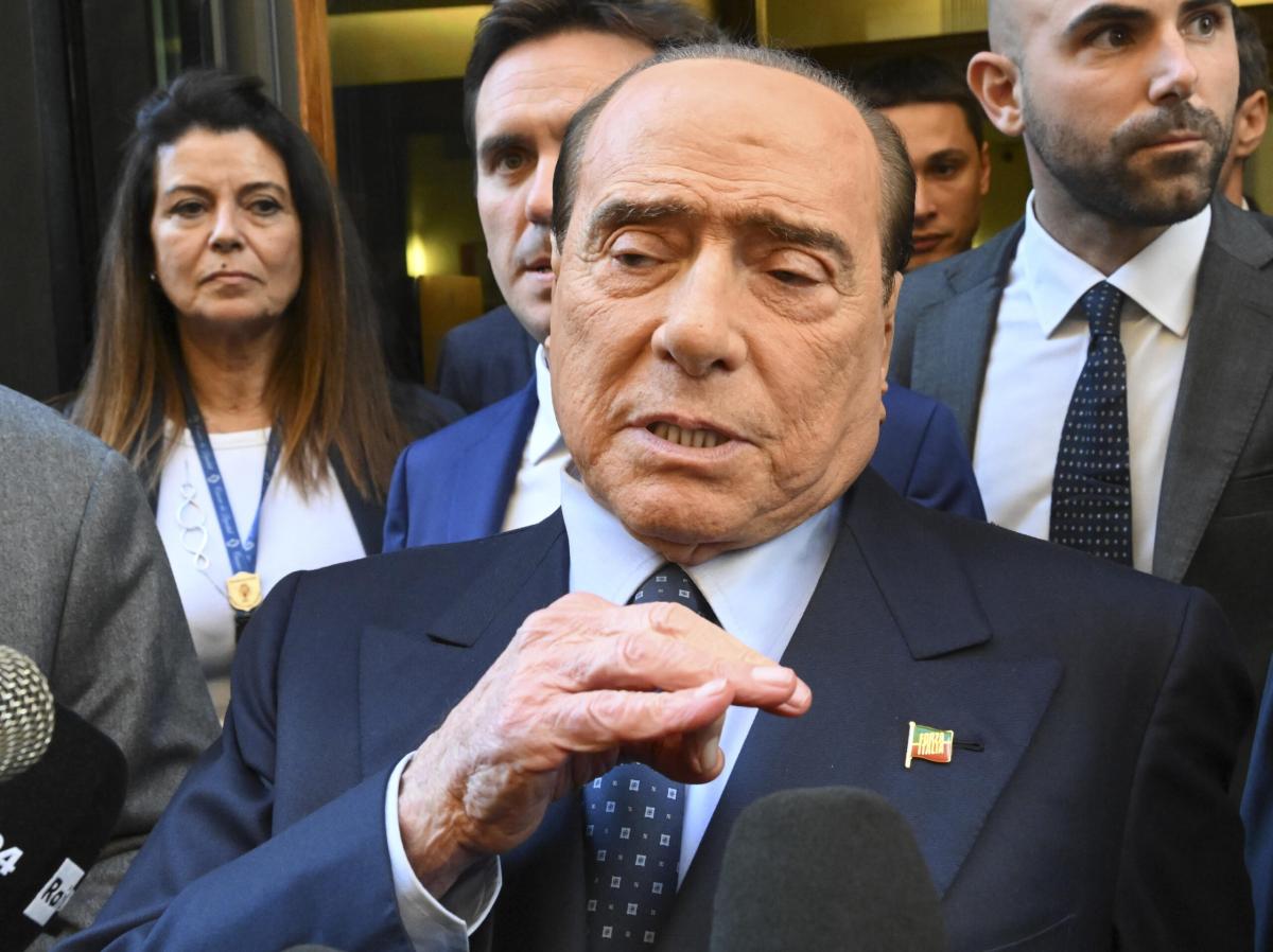 Silvio Berlusconi, funerali di Stato al Duomo per il Cavaliere? Si …