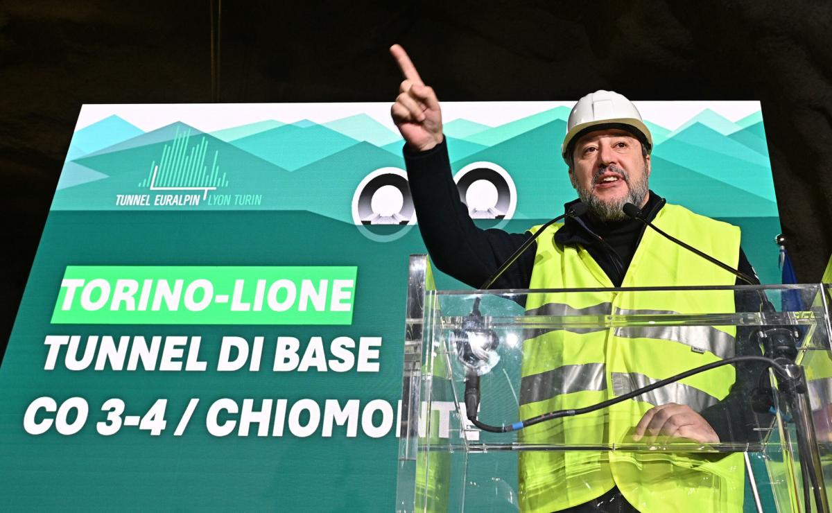 Salvini a Chiomonte difende la TAV: “Oggi è una giornata storica. I…