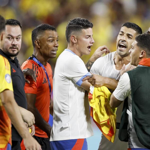 Uruguay-Colombia, maxi rissa nel finale tra calciatori e tifosi: Darwin Nunez implacabile