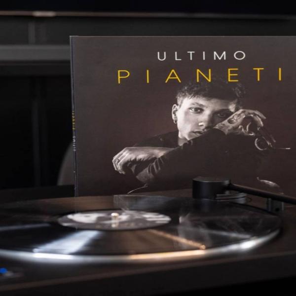 Ultimo annuncia Pianeti: Vinile limited edition per celebrare i 5 anni dall’uscita dell’omonimo disco