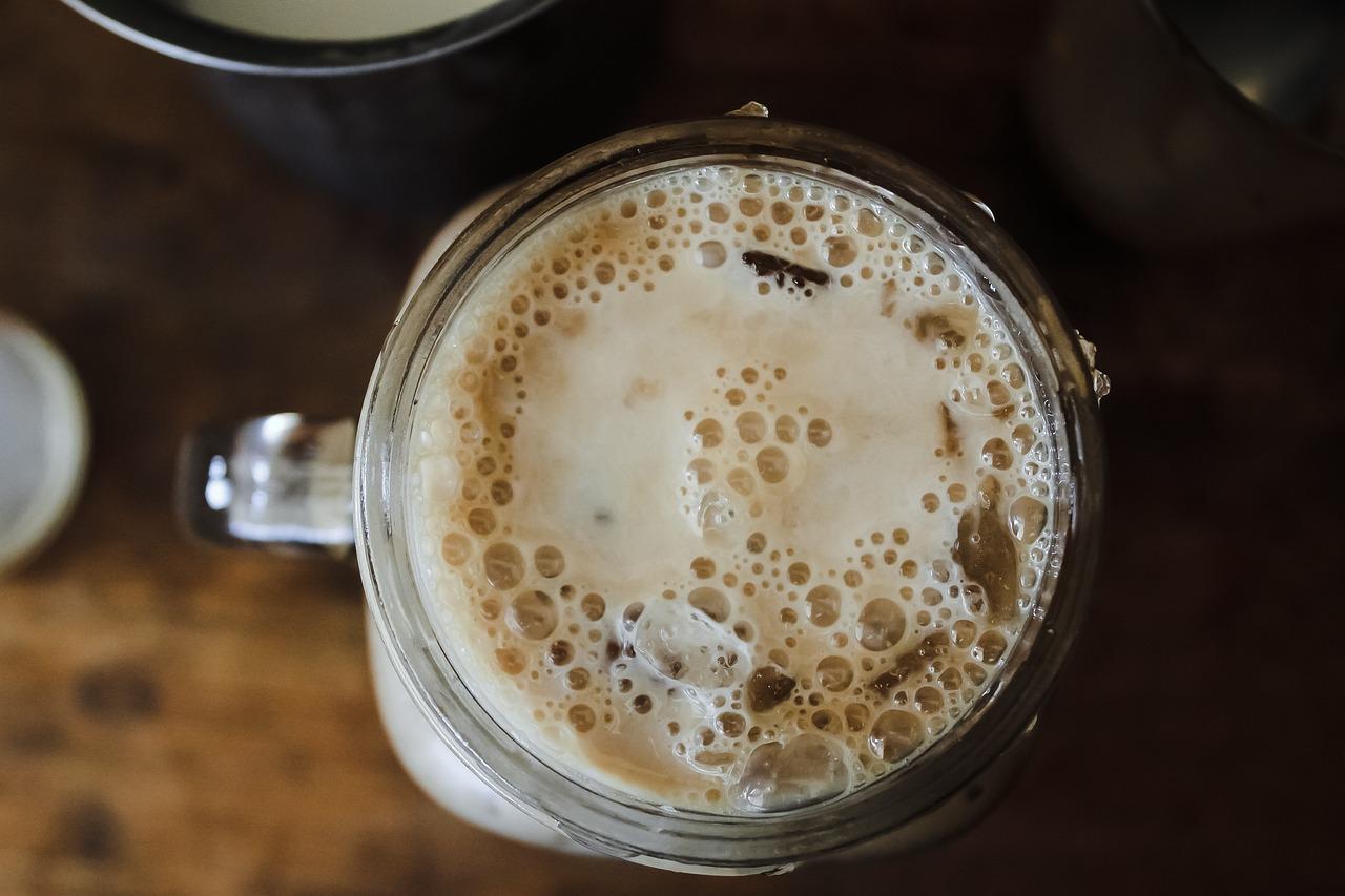 Come si fa il caffè leccese con ghiaccio e latte di mandorle