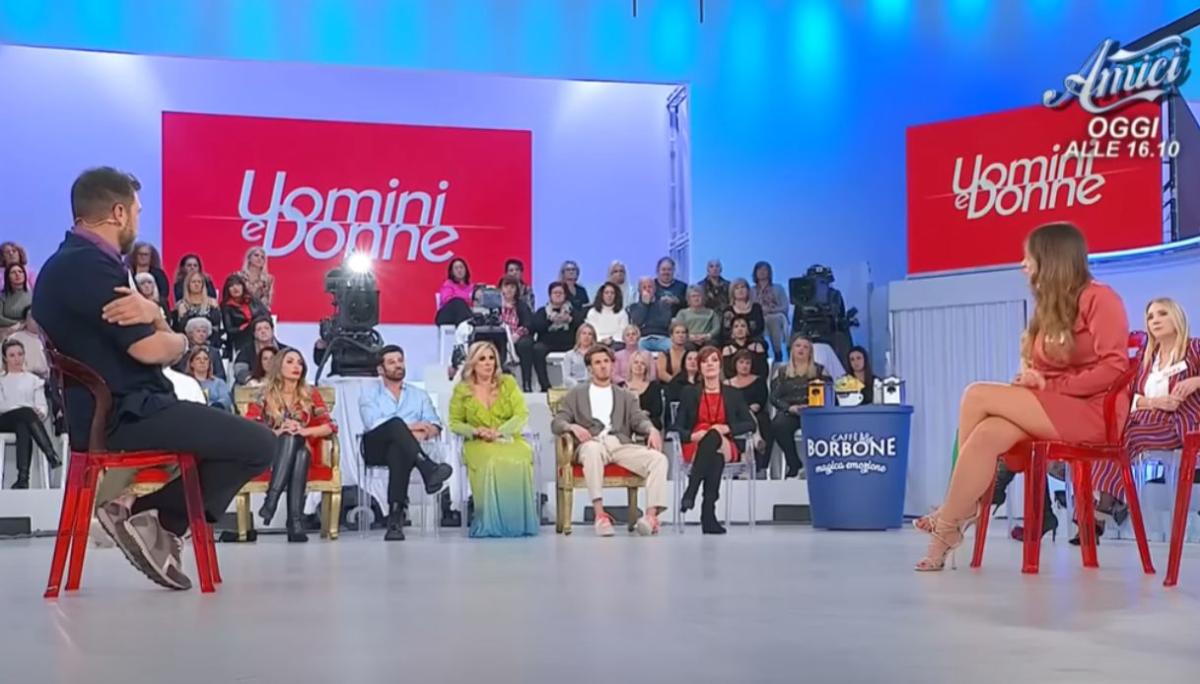 Anticipazioni Uomini e donne oggi 19 marzo 2024, l’evento mai accaduto nel dating show