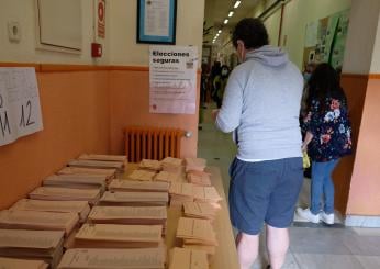 I sondaggi elettorali in Spagna premiano la destra ma il Psoe recupera