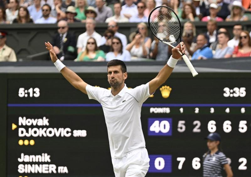 Wimbledon 2022, Djokovic batte Norrie e vola in finale