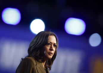 Usa 2024, gaffe di Kamala Harris per una foto, denigrata e attaccata da utenti e Trump