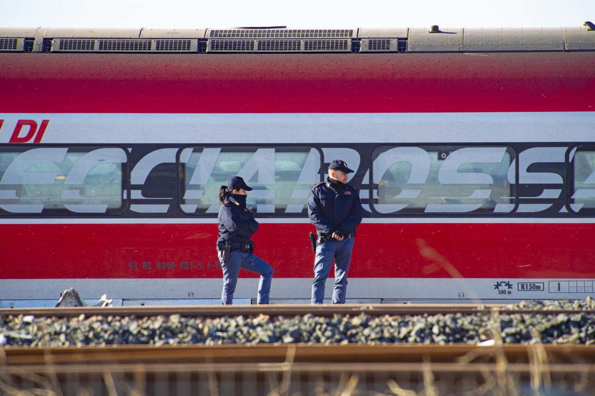 Pescara, tragedia a Montesilvano: mamma e figlia investite e uccise da un treno, ipotesi suicidio. Il sindaco: “Lutto cittadino”