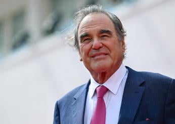 Oliver Stone contro Biden: “Pentito di averlo votato. Potrebbe port…