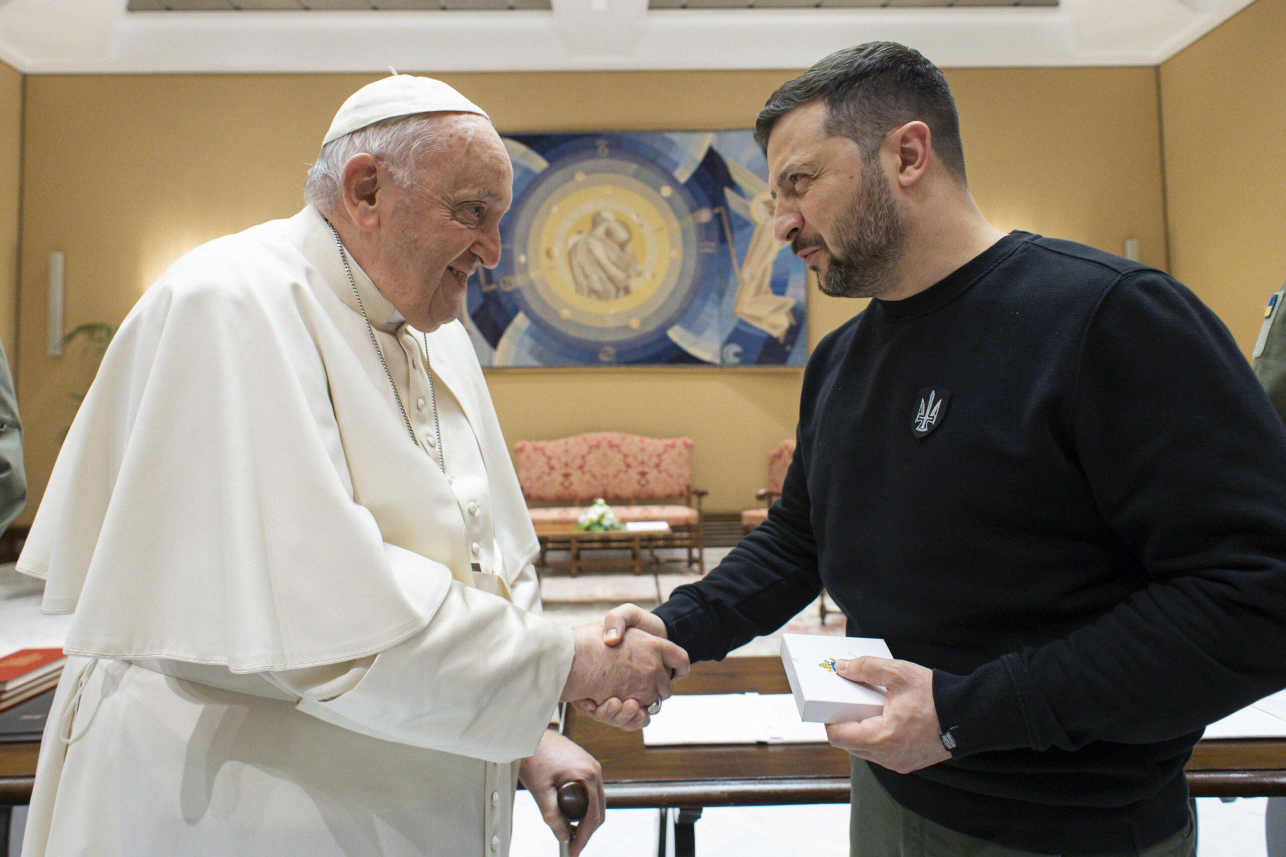 Incontro Papa Francesco-Zelensky, lo scrittore Gavino Pala: “Le parole del presidente lasciano perplessità, ma la Chiesa può fare tanto” l ESCLUSIVA