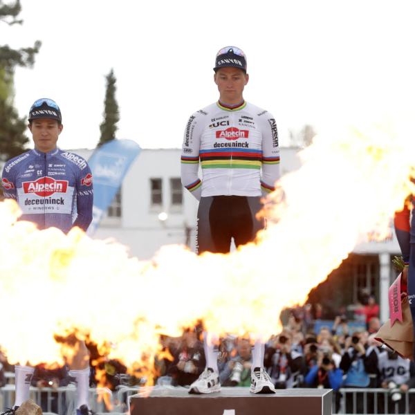 Parigi-Roubaix, Chiappucci: “Van der Poel e Alpecin a una velocità impossibile. Sicurezza? Serve equilibrio con la tecnologia”