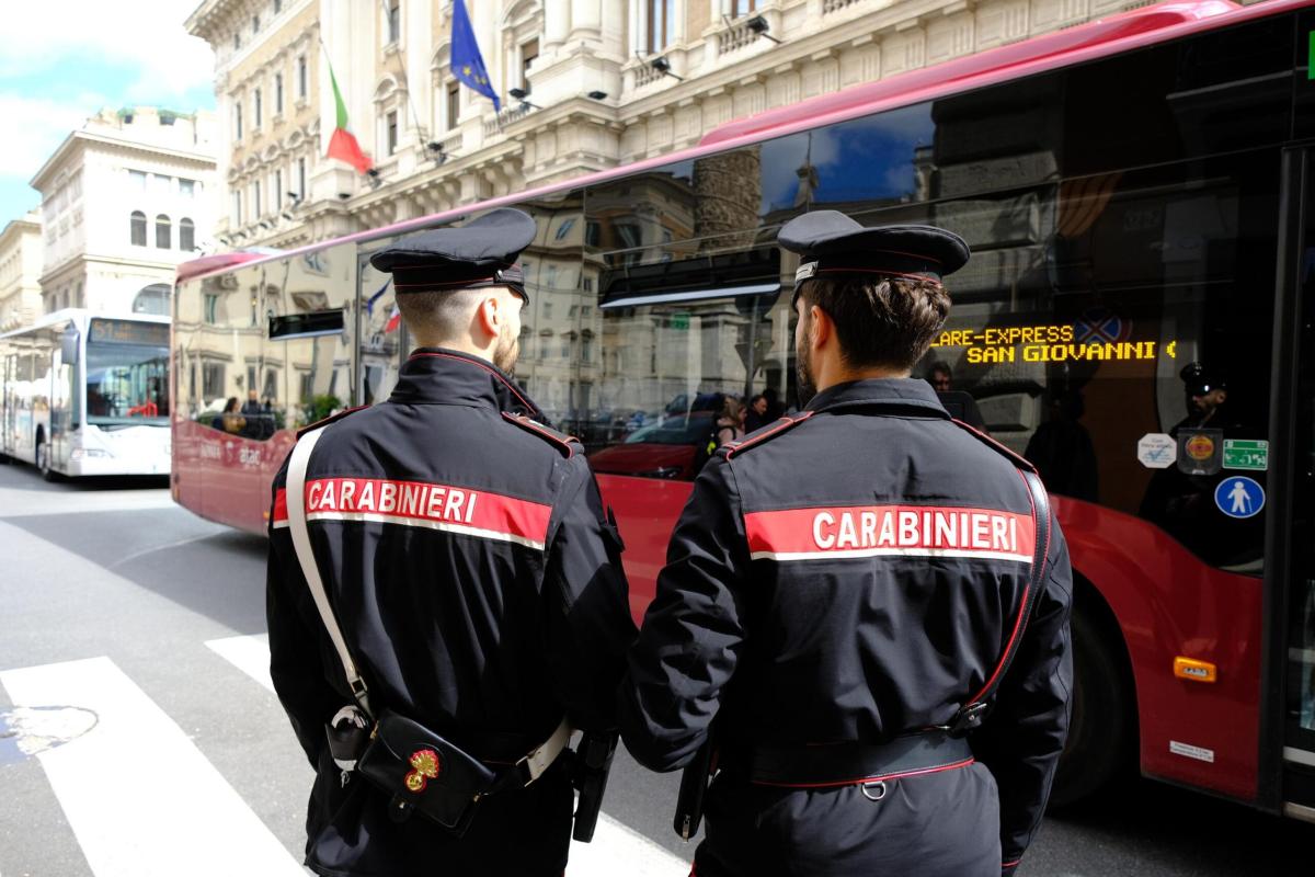 Roma, insegue un autobus e picchia il conducente colpevole di averg…