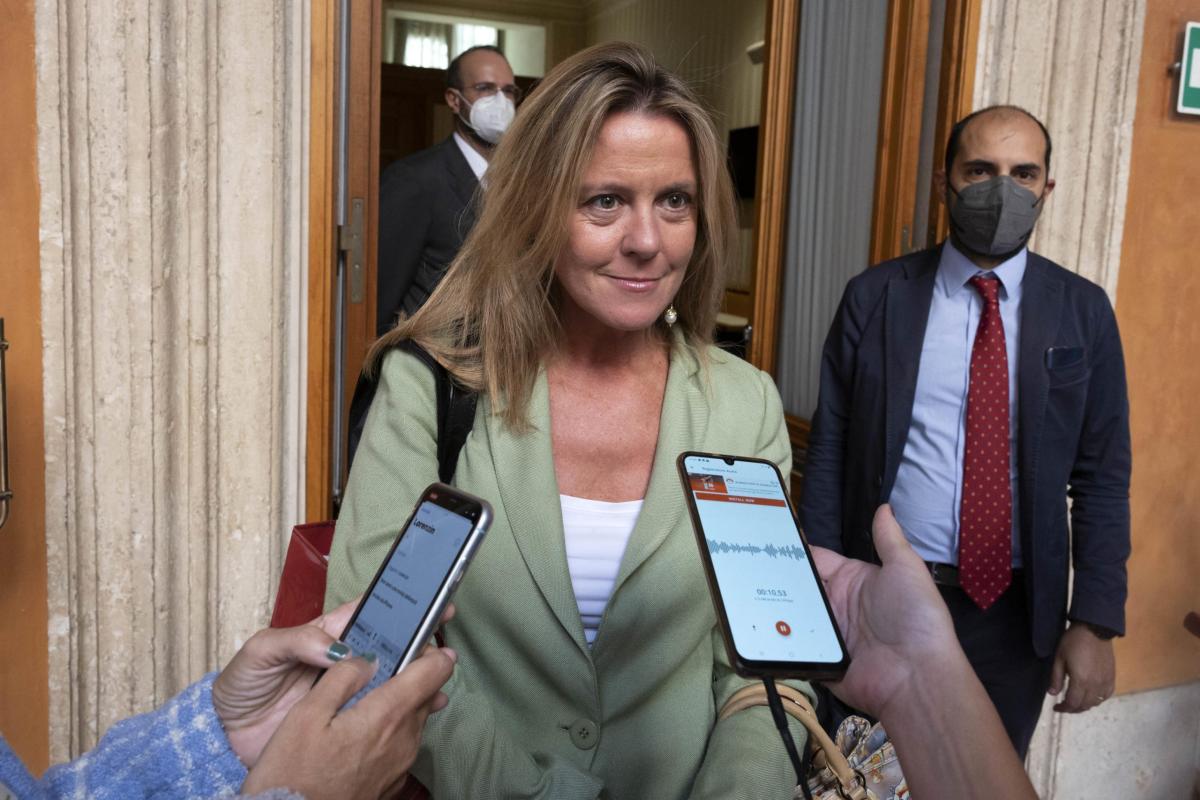 Sanità, Lorenzin: colpo di mano per eliminare indipendenza Aifa