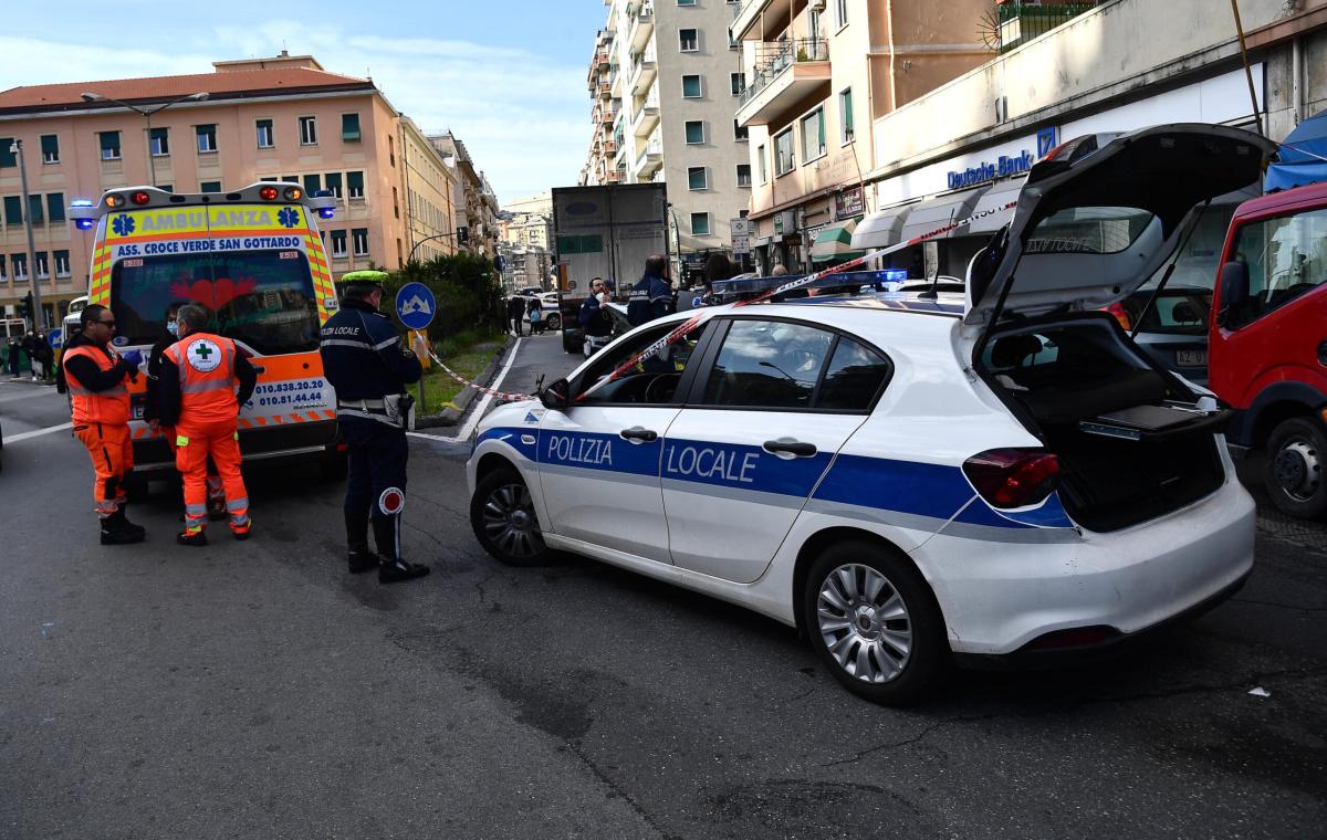 Arezzo, scooter sbanda per la pioggia: muore 54enne