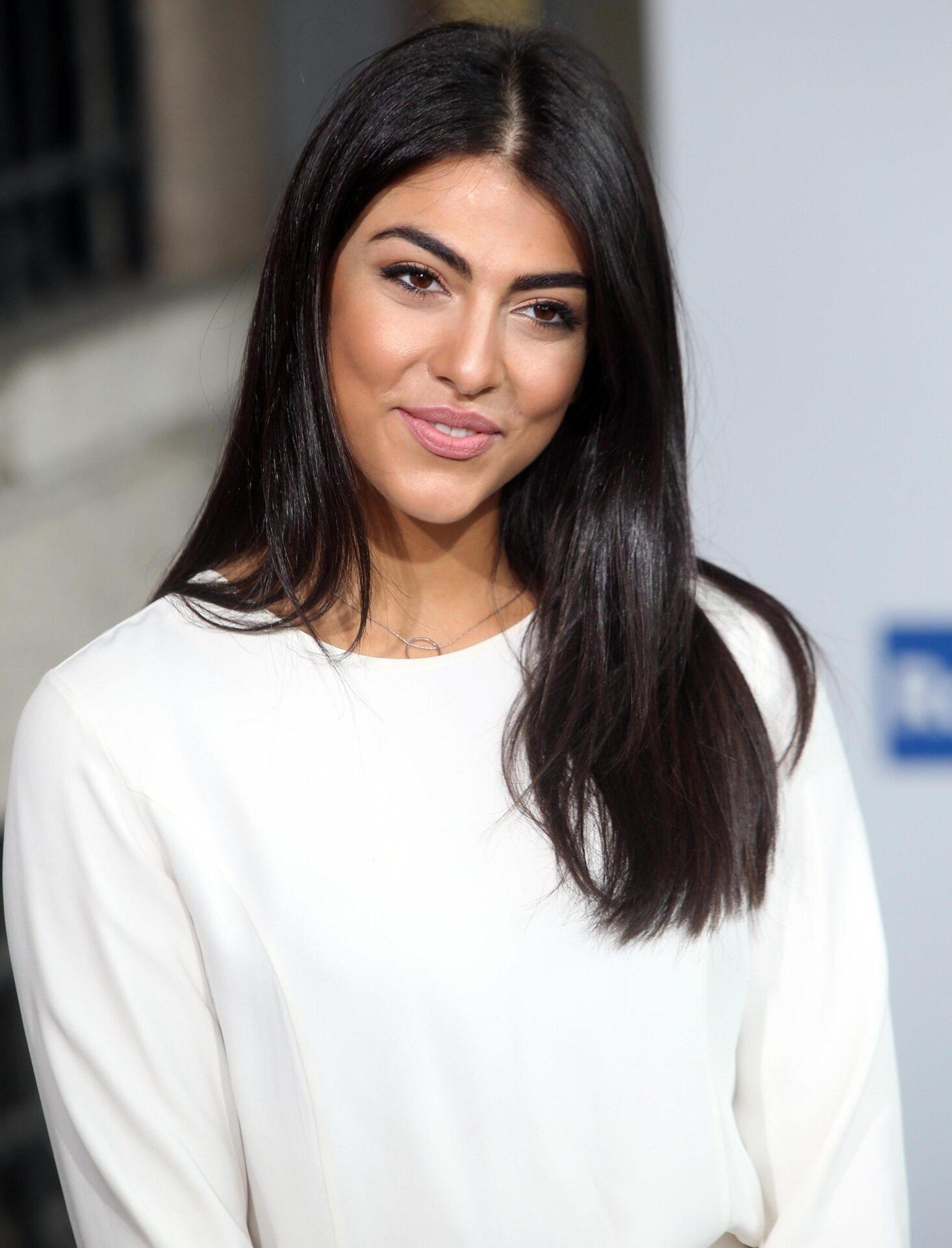 Giulia Salemi al Festival del cinema di Cannes, look minimal ma elegante