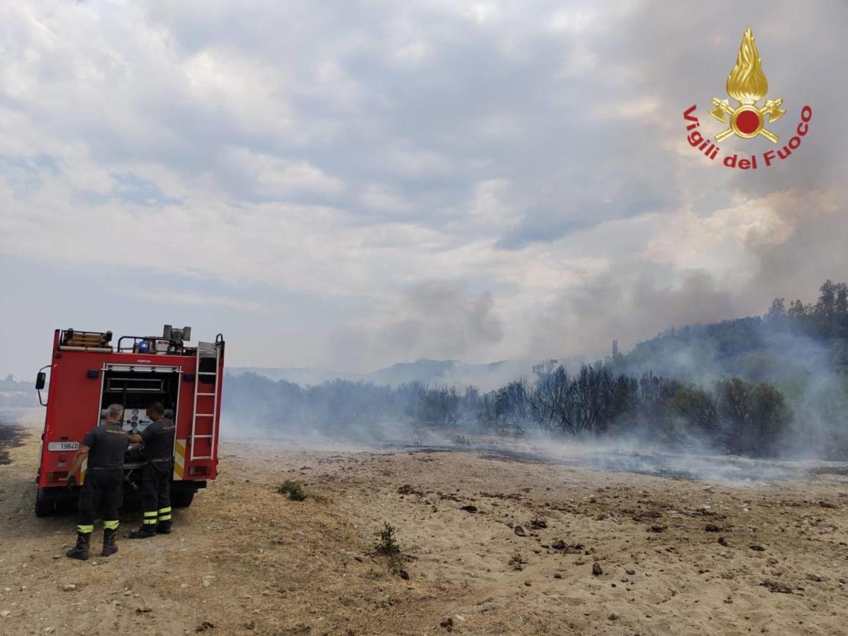 Incendi nella provincia di Siracusa, intervengono le autobotti e i …