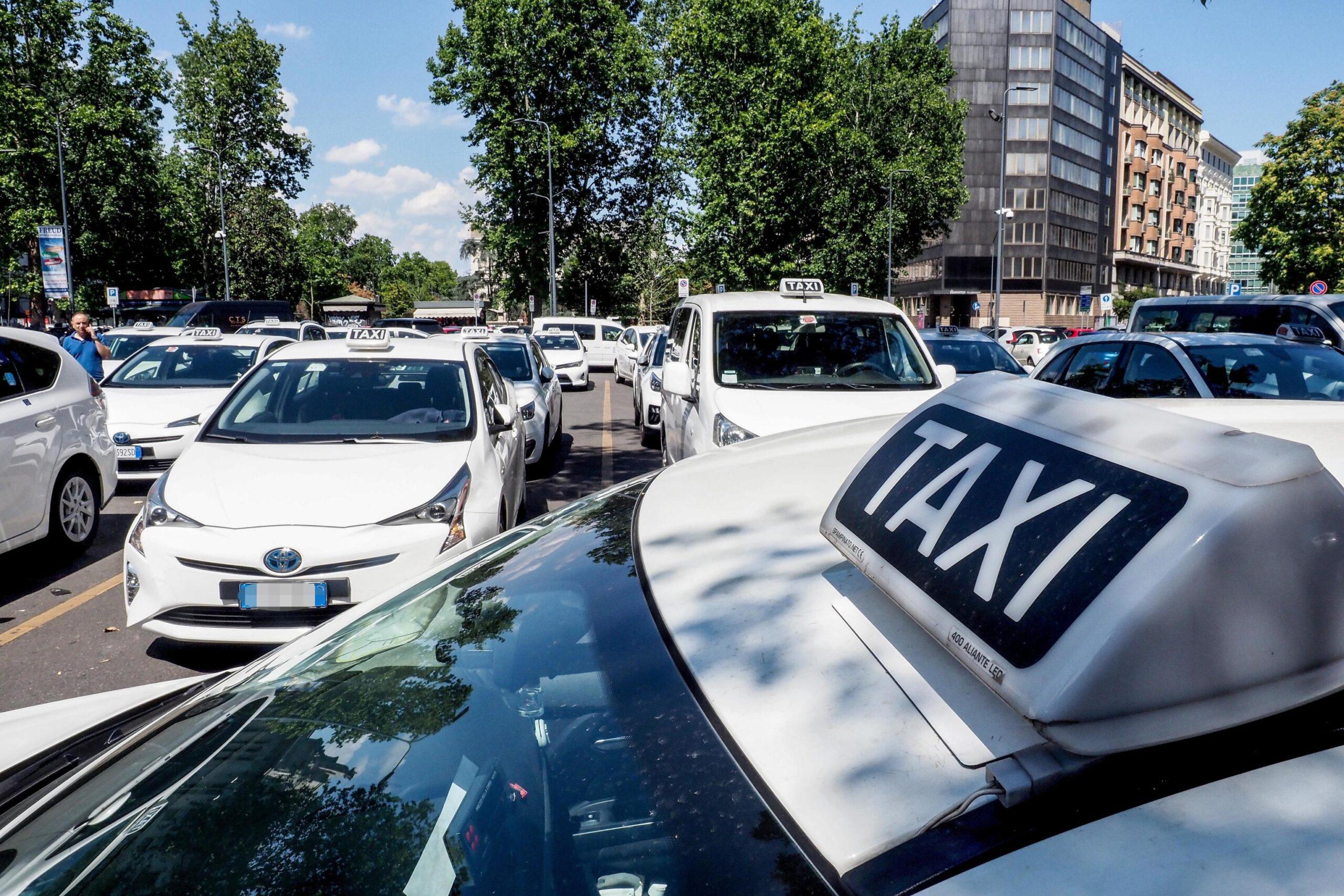 Orari sciopero taxi 10 ottobre, fasce di garanzia e modalità: cosa succede