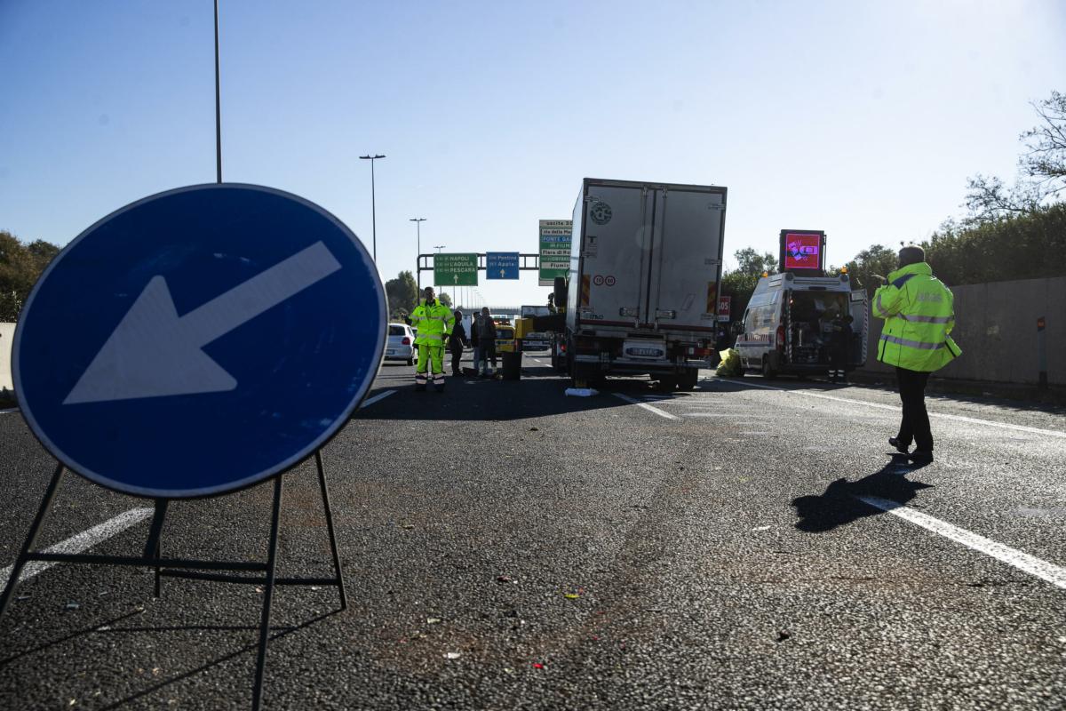 Roma, incendio sul Gra: in fiamme un tir, traffico in tilt