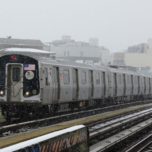 USA, sparatoria nella metropolitana di New York: un morto e cinque feriti nel Bronx