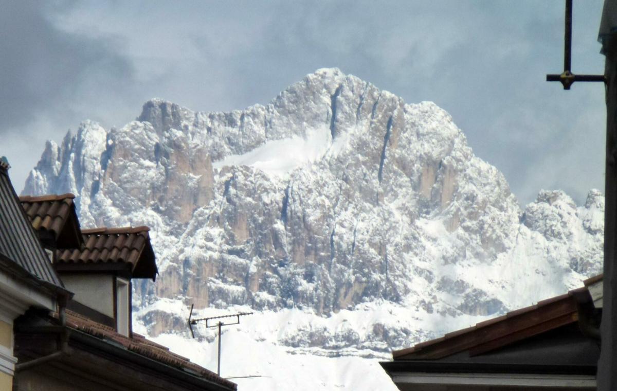 Bolzano, scialpinista cade per 200 metri sul Catinaccio: è grave