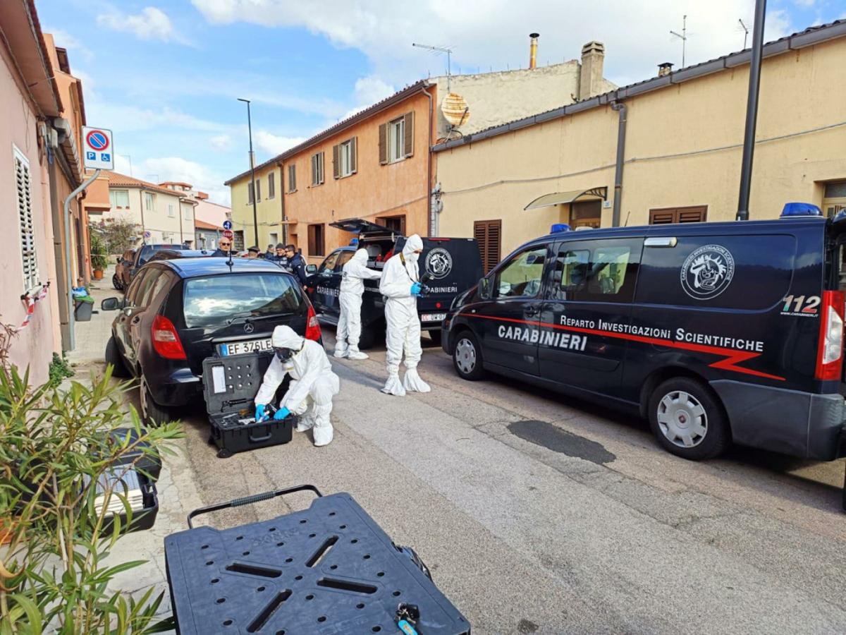 Orrore a Cosenza: ragazzino trova un cadavere in un’auto, indagini in corso