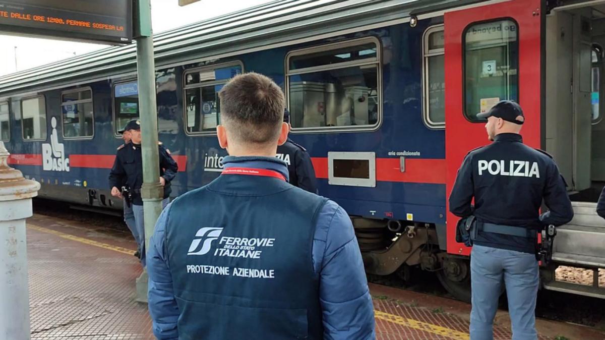 Novara, uomo trovato morto a bordo dell’Intercity Reggio Calabria-Torino: ipotesi overdose