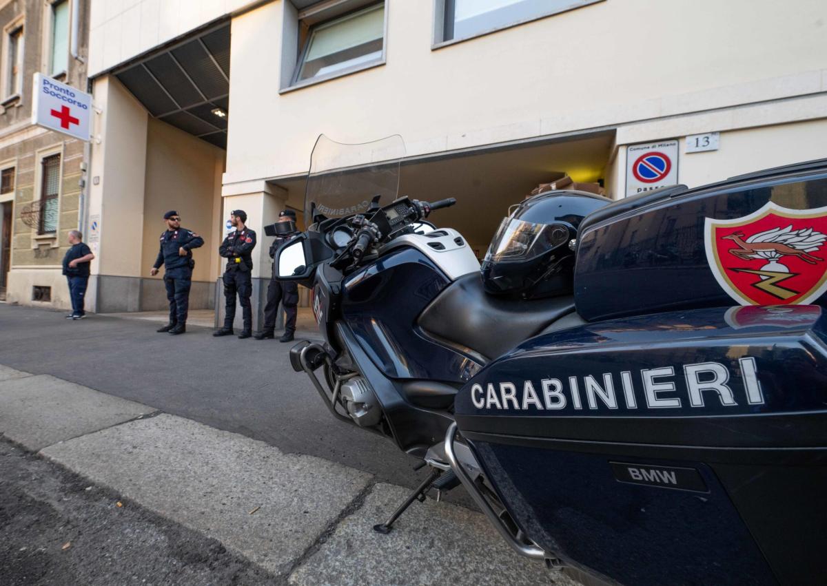 Roma, ladri speronano un’auto dei carabinieri: feriti due agenti. Gli aggressori sono riusciti a fuggire