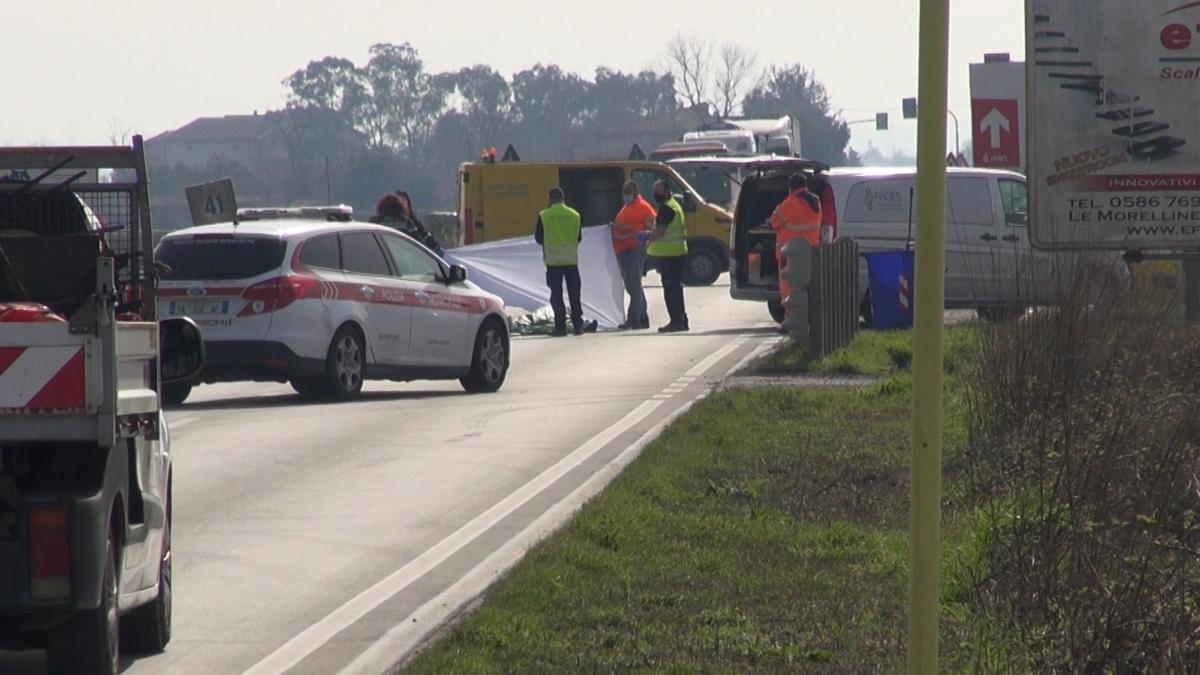 Toscana, incidente sulla Firenze-Pisa-Livorno all’altezza dello svincolo di Pontedera-Ponsacco: scontro tra auto e camion, traffico in tilt e 5 km di coda