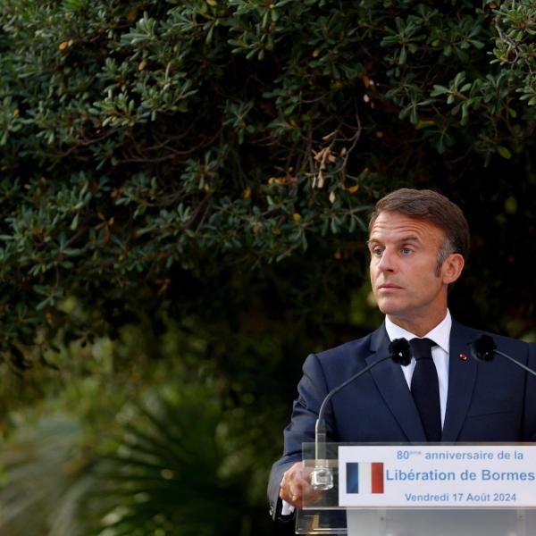 Elezioni Francia 2024, da domani al via le consultazioni per scegliere il prossimo premier: attriti tra il Nuovo Fronte Popolare e Macron