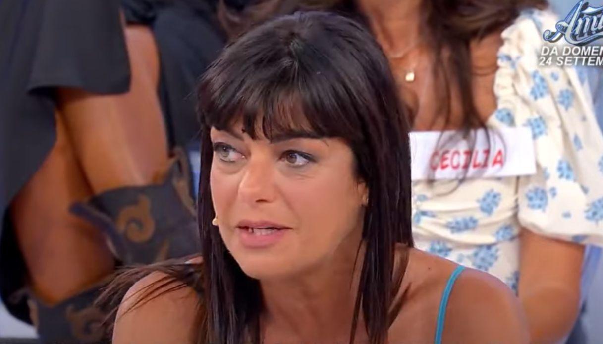 Uomini e Donne, Elena Di Brino contro Tina e Gianni: “Si sono accaniti perché non mi sono allineata. Lì c’è malafede e si fanno figli e figliastri”. E su Maurizio…