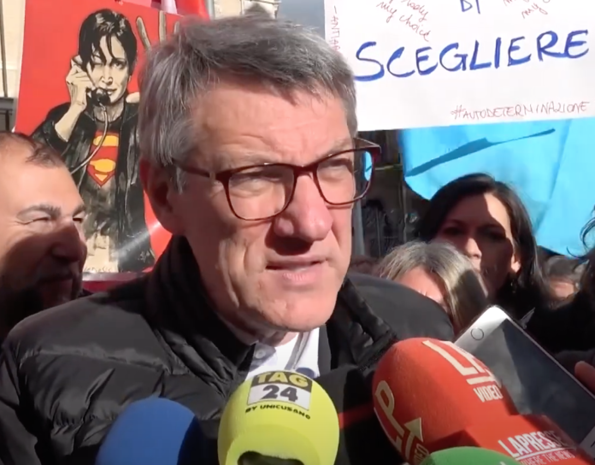 Aborto, Cgil e Uil di fronte al Senato in difesa della legge 194: “Una battaglia di civiltà”