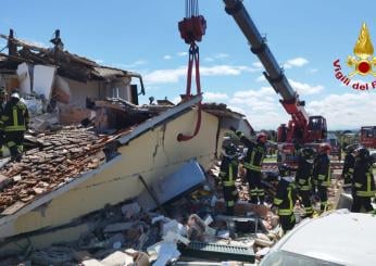 Lucca, esplosione e crollo di un edificio: almeno 5 feriti e 1 disp…