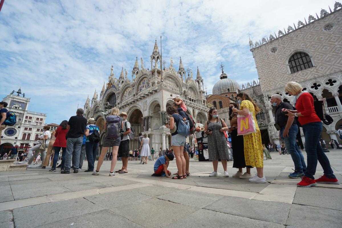 Venezia, turismo mordi e fuggi: quando si devono pagare 5 euro per la gita di un giorno | Domani si aprono le prenotazioni