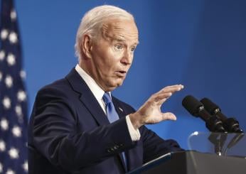 Usa, Biden è deciso: resterà in corsa. Non mancano le gaffe del presidente durante la conferenza stampa a Washington: chiama Harris “vicepresidente Trump”