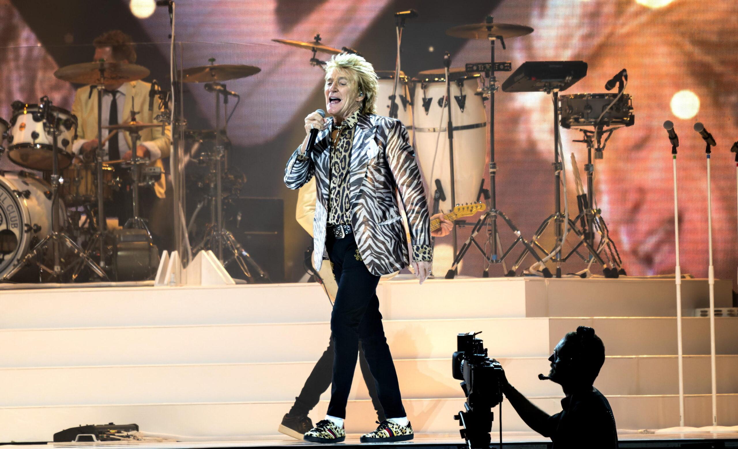 Concerto Sir Rod Stewart Milano 2025: biglietti, prezzi e scaletta della data all’Unipol Forum