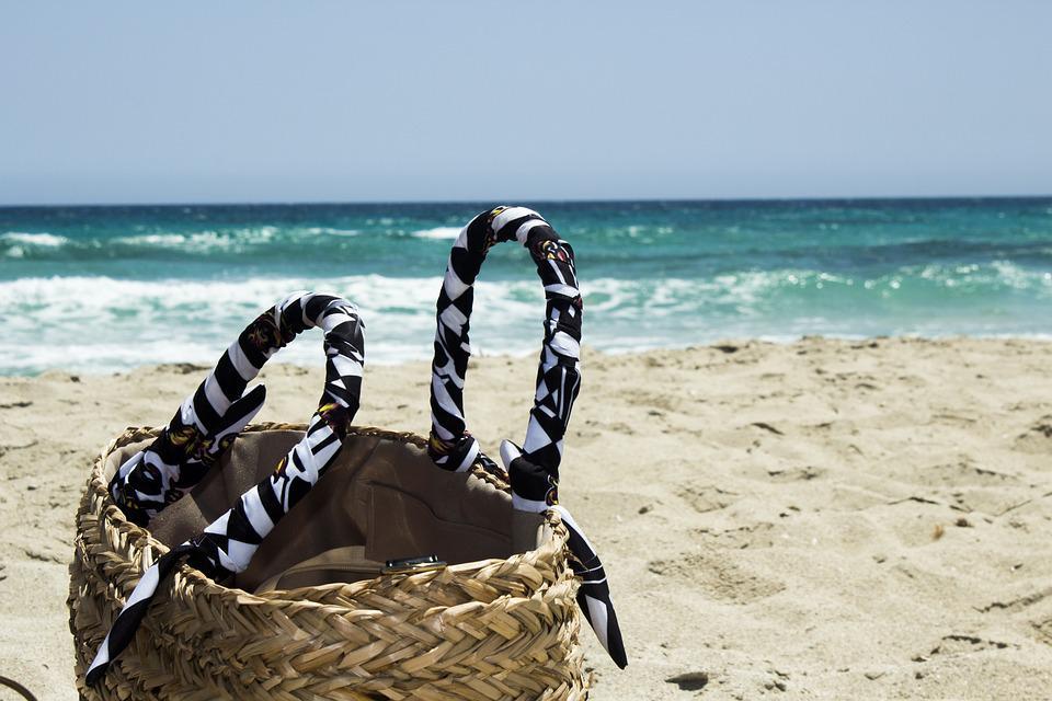 La borsa da mare perfetta? Ecco cosa portare in spiaggia con voi