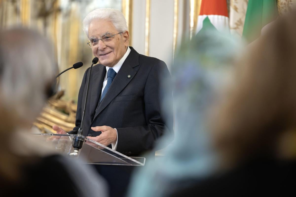 Cosa pensa Mattarella della pace? Dopo il discorso all’Onu, il Capo dello Stato ne ha parlato oggi agli Alfieri della Repubblica: “Si costruisce tutti i giorni con la solidarietà”