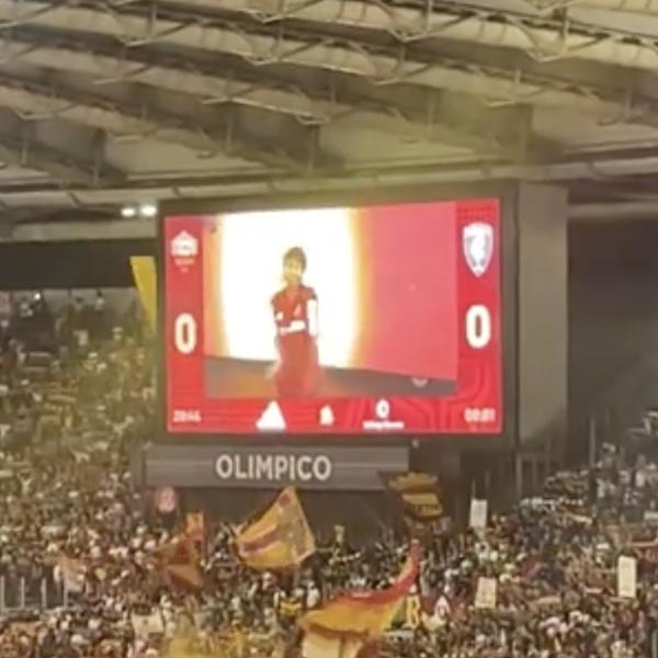 Roma – Empoli l’inno giallorosso “cantato” con la lingua dei segni lis | VIDEO