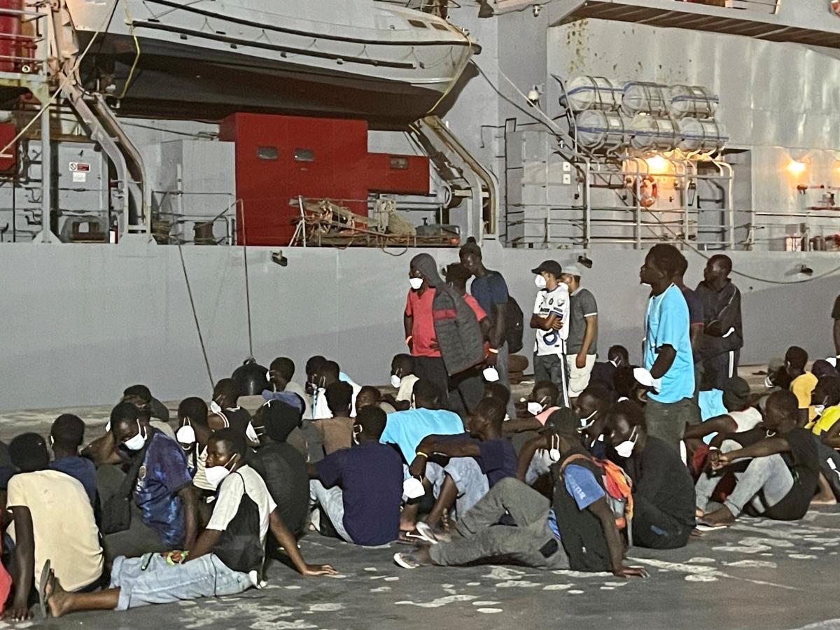 Arrivi migranti a Ferrara, i sindaci: “Siamo stremati, non abbiamo …