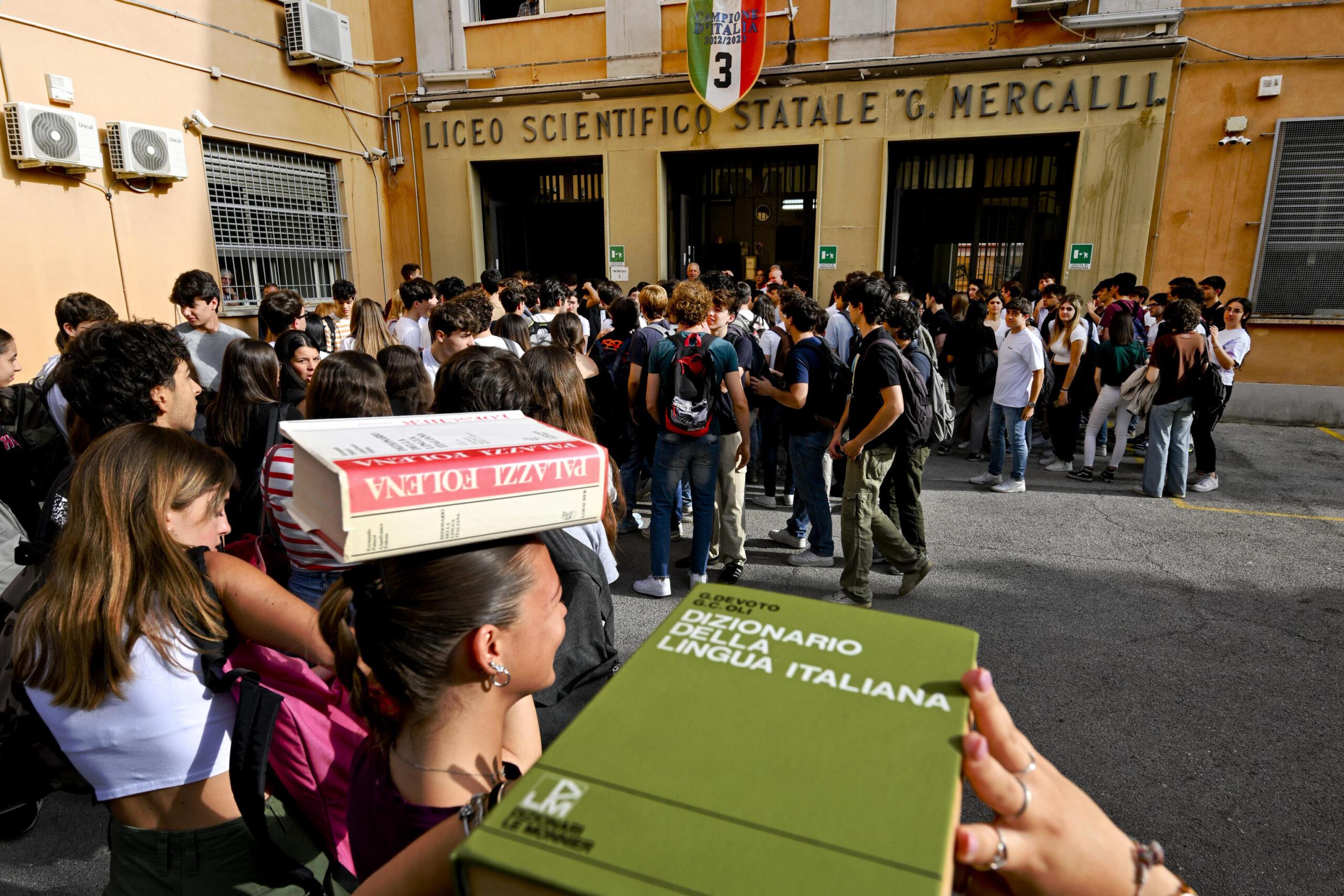 Gli strafalcioni della maturità 2023: Pascoli diventa un pittore e Garibaldi l’autore della Divina Commedia