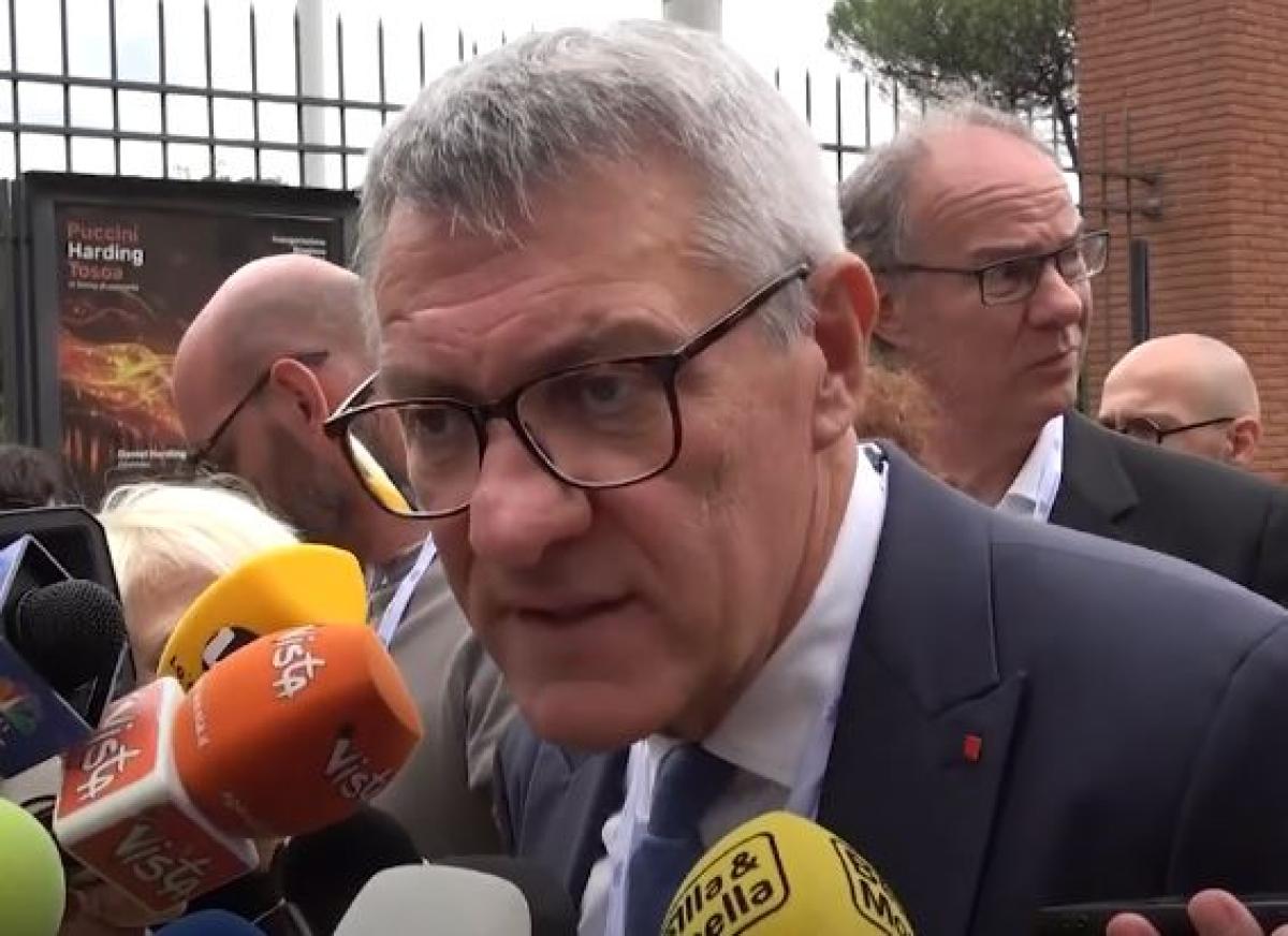 Assemblea Confindustria, inciucio tra imprese e governo? Landini attacca: “Lavoratori stanchi di fare il bancomat” | VIDEO