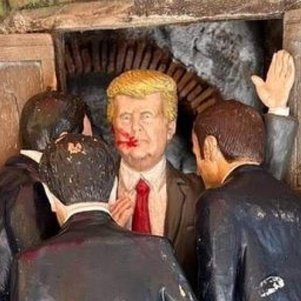 Attentato a Trump, a Napoli the Donald è già formato statuetta del presepe grazie a Marco Ferrigno: “I primi a comprarla? Gli americani, anche quelli che votano Biden”