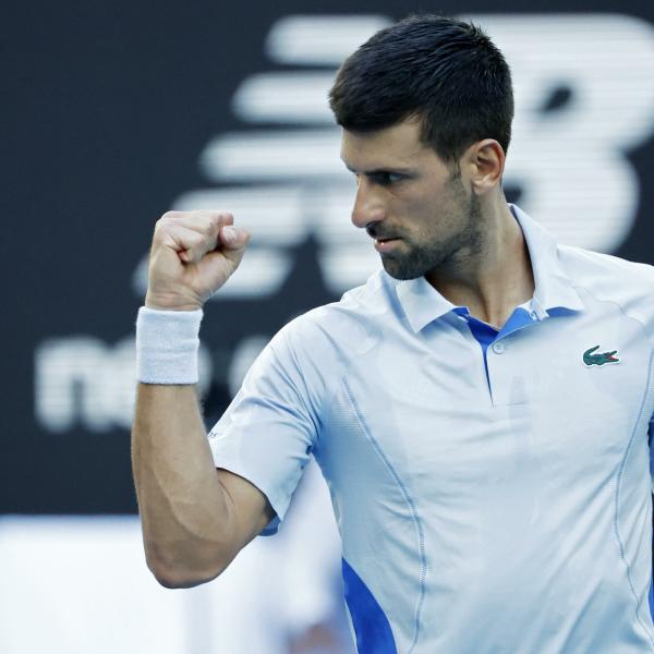 Novak Djokovic è il primo semifinalista agli Australian Open