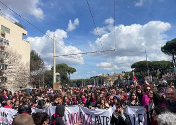 Manifestazione 8 marzo a Roma 2024, i partecipanti contro la Rai: “Scotch nero sulla bocca contro chi ci vuole zittire” | VIDEO