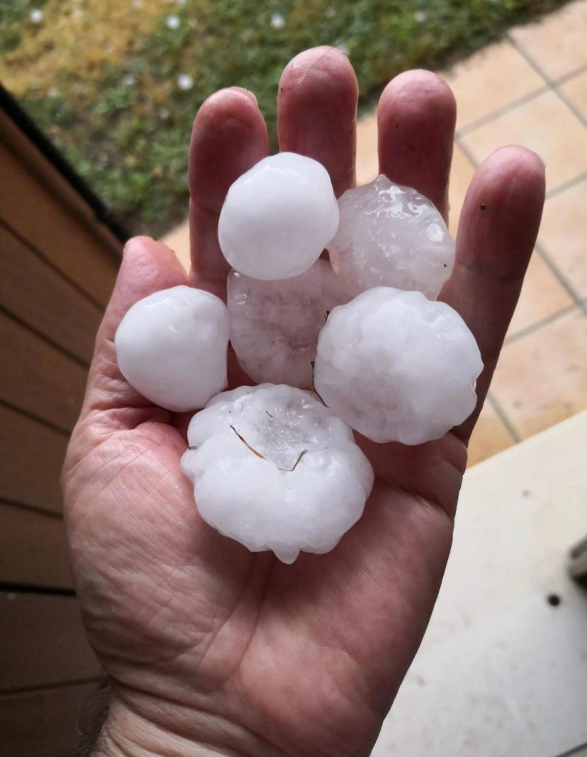 Tempesta di grandine in Spagna: morta una bambina di 20 mesi