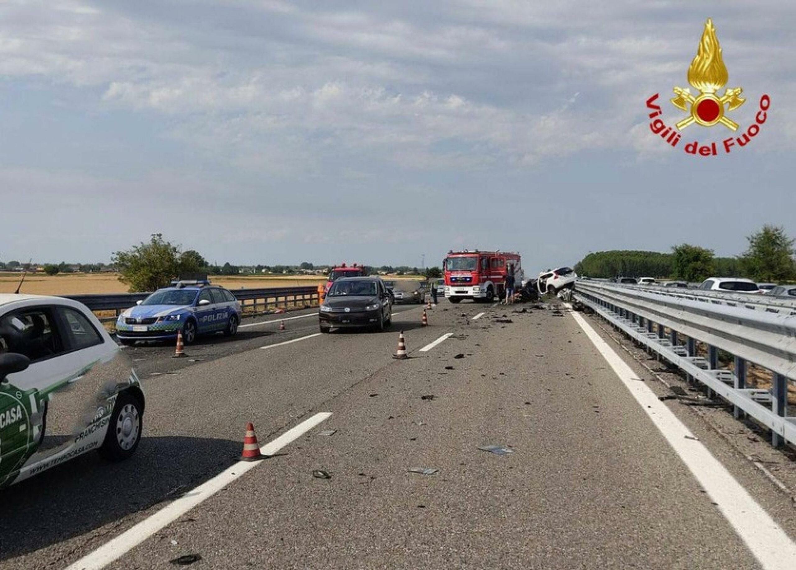 Genova, incidente in A7: furgone si ribalta, morto un 21enne. Chiuso tratto dell’autostrada