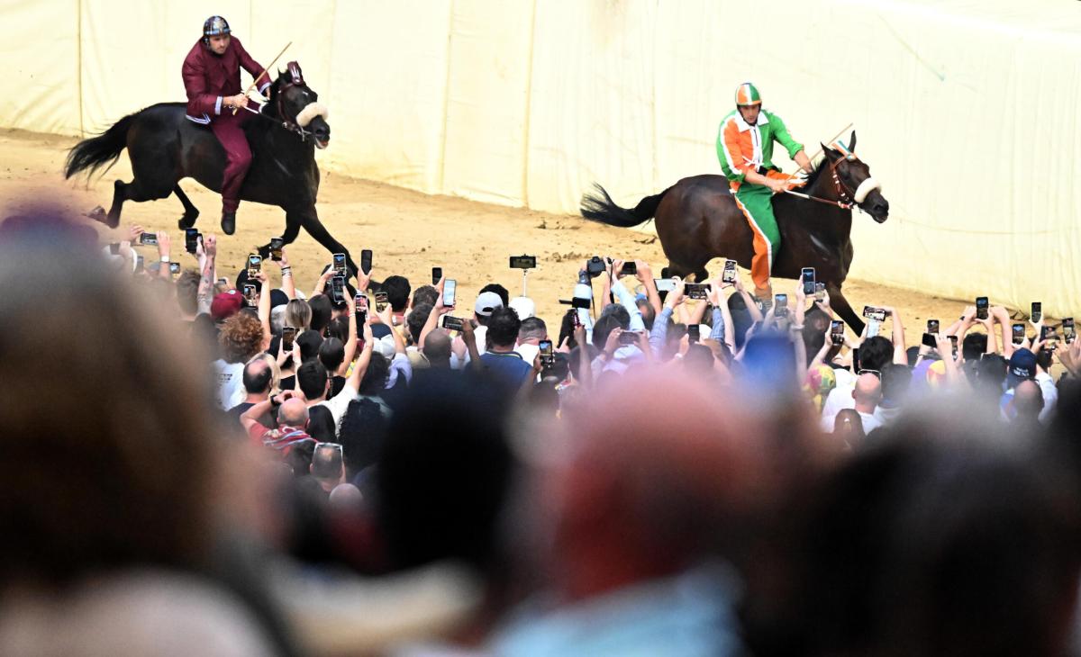 Palio di Siena del 16 agosto 2023, il Drago vince anche la prova ge…